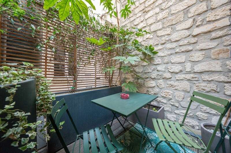 Appartement à PARIS-1E