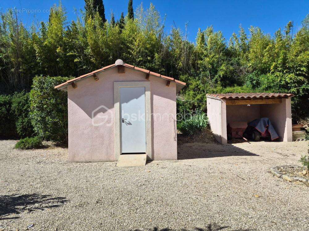 Maison à EYRAGUES