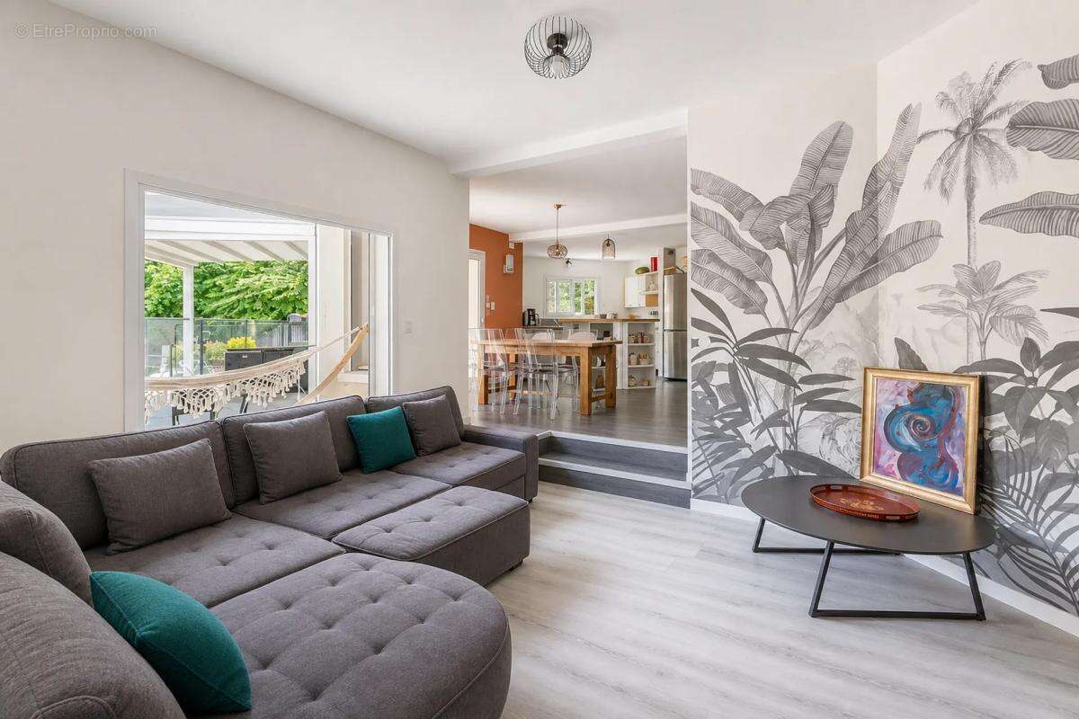 Maison de 8 pièces de 210 m² à Saint-Cyr-sur-le-Rhône - photo 21