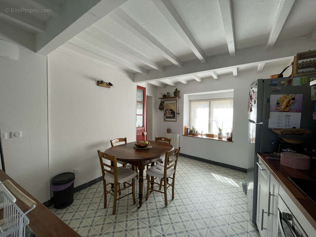 Maison 130 m² à Saint-Cyr-De-Valorges  - photo 5