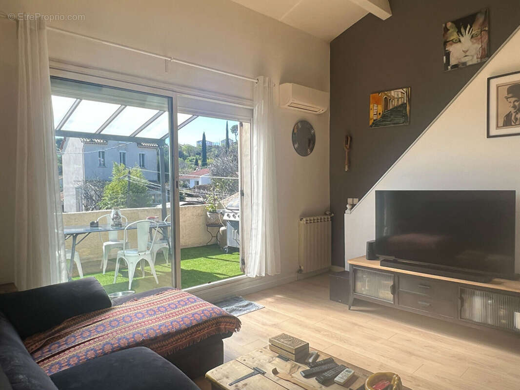 Appartement T3 duplex 62 m² avec terrasse  et 2 parkings à Plan de Cuques - photo 4