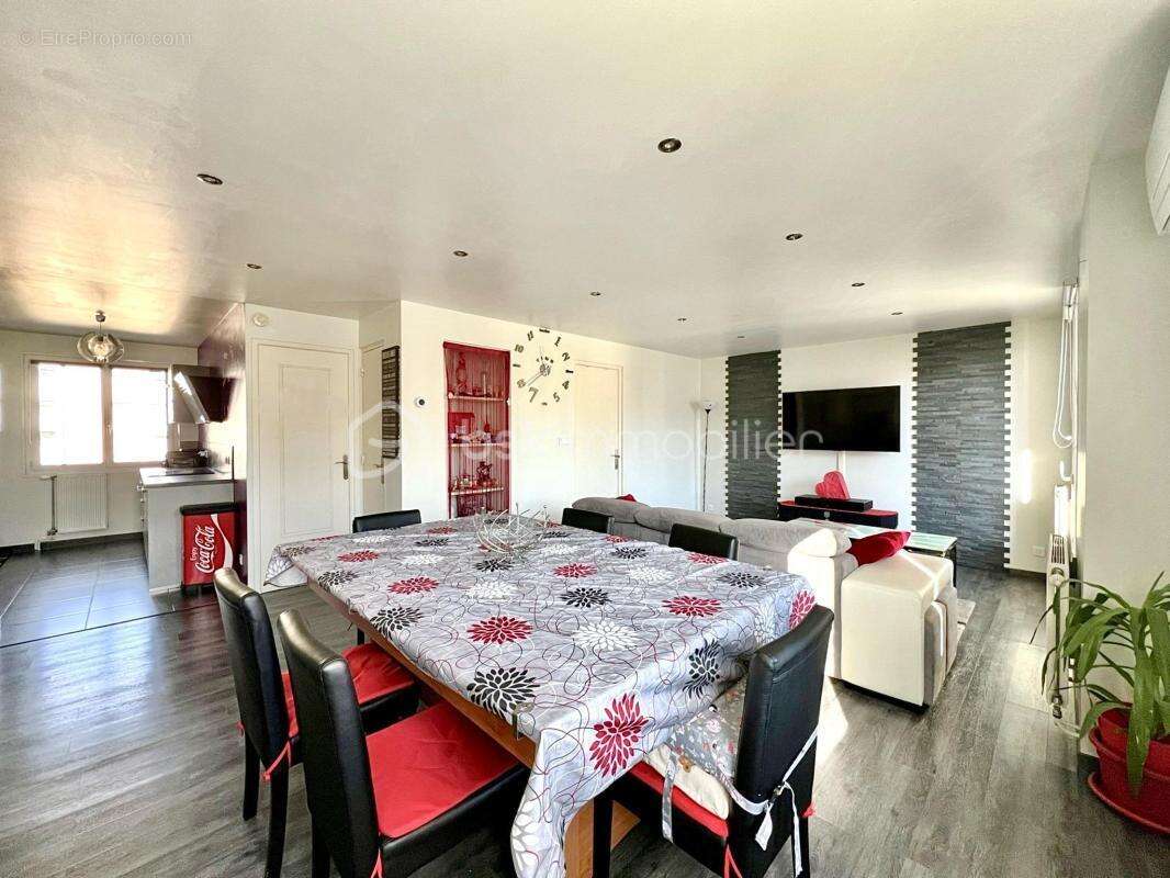 Appartement à LE PONT-DE-CLAIX