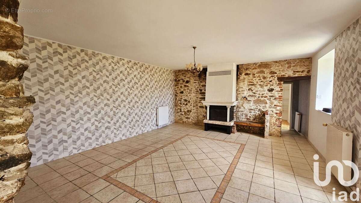 Photo 5 - Maison à SAINT-HILAIRE-LE-VOUHIS