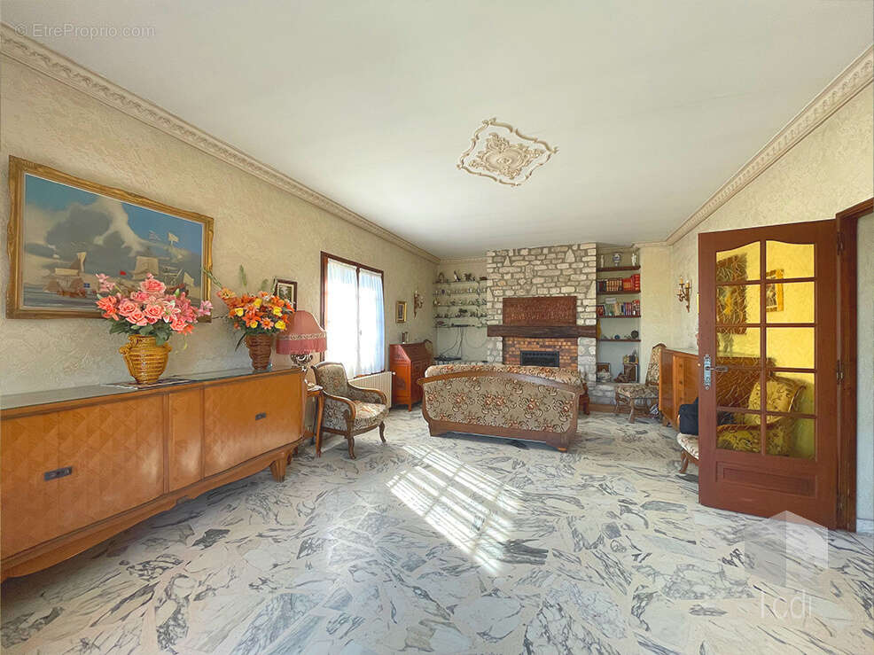 Maison à LA GARDE-ADHEMAR