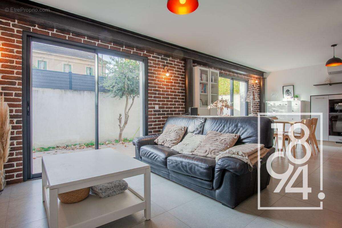 Appartement à LE PUY-SAINTE-REPARADE