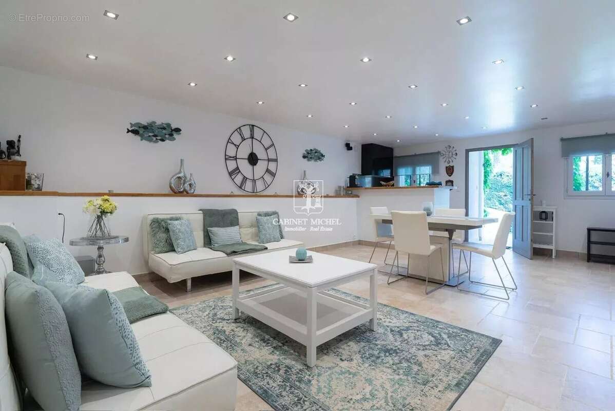 Maison à ROQUEFORT-LES-PINS