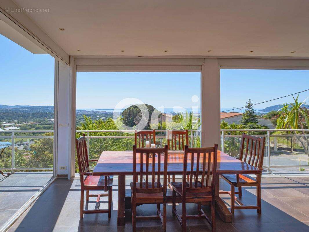 Maison à MANDELIEU-LA-NAPOULE