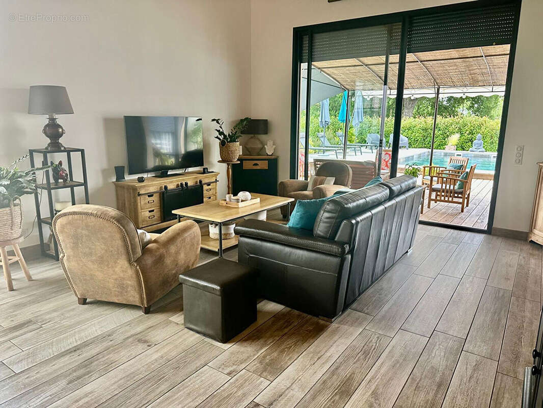 Maison à SAINT-CEZAIRE-SUR-SIAGNE