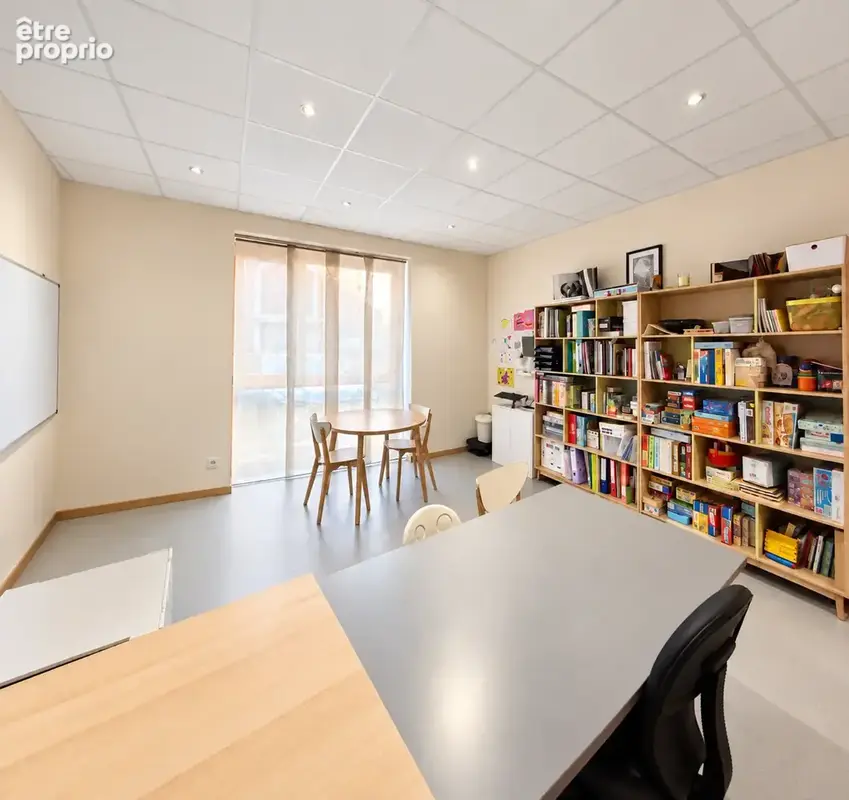 Immeuble entièrement rénové - Centre MACLAS - locaux professionnels + 2 grand appartements avec annexes et ext - photo 19