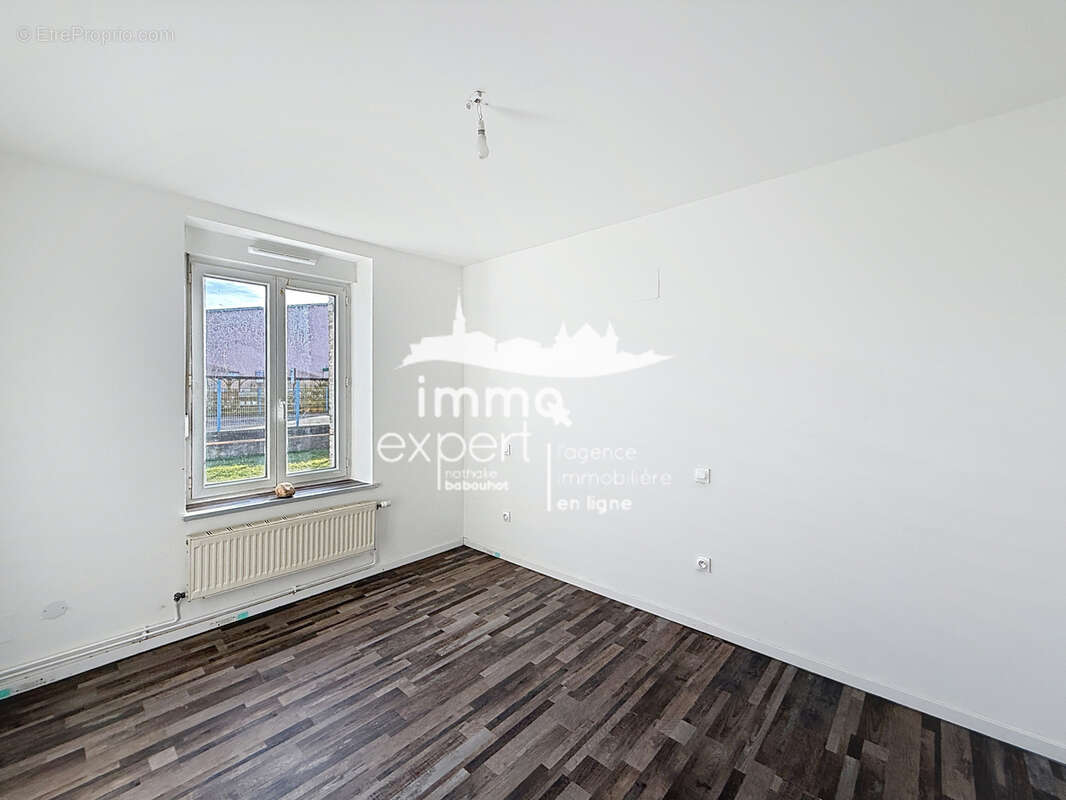 Appartement à MIRECOURT