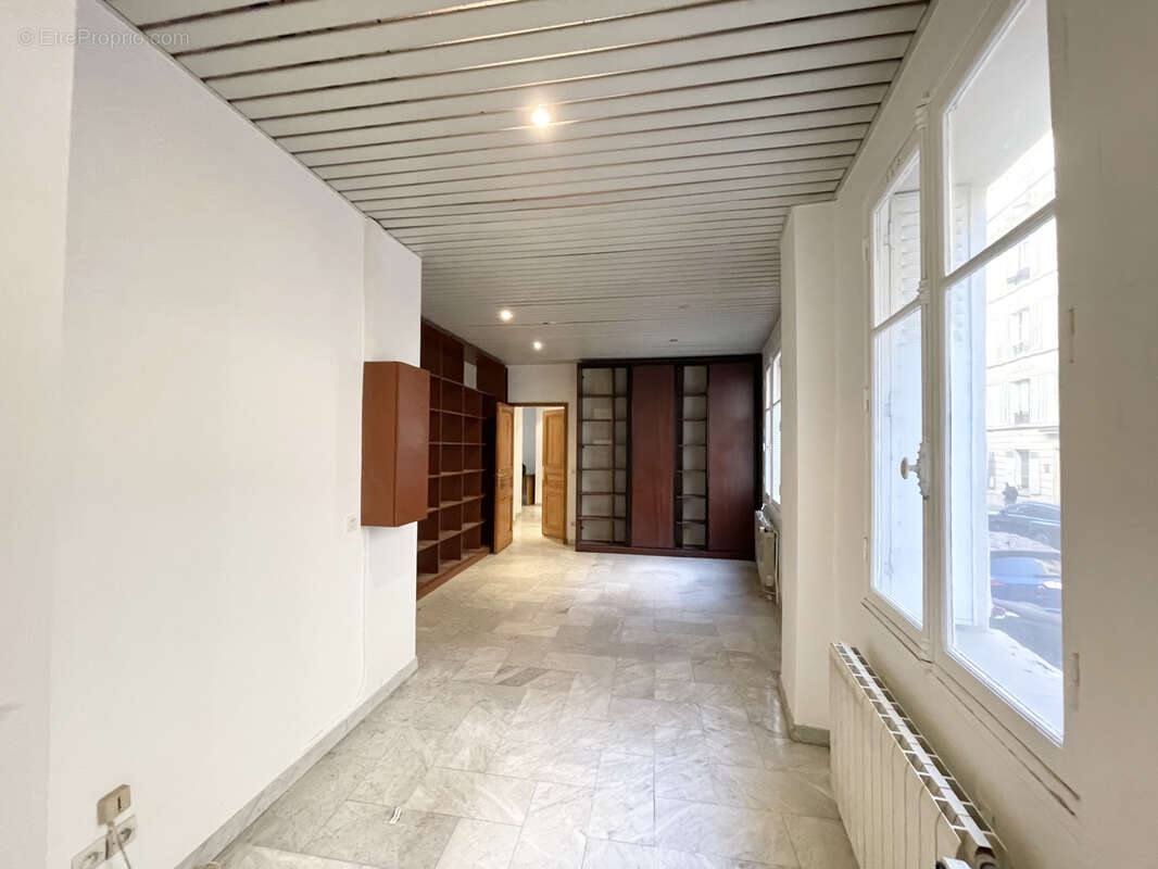 Commerce à PARIS-16E