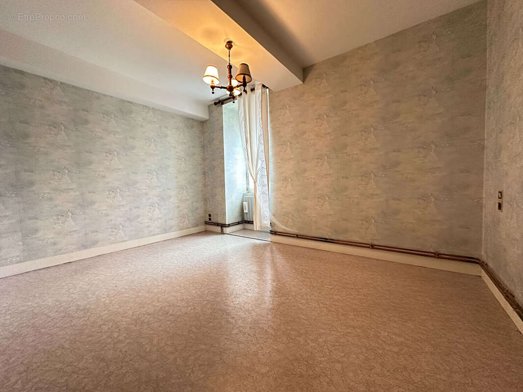 Maison à SAINT-GEORGES-BUTTAVENT