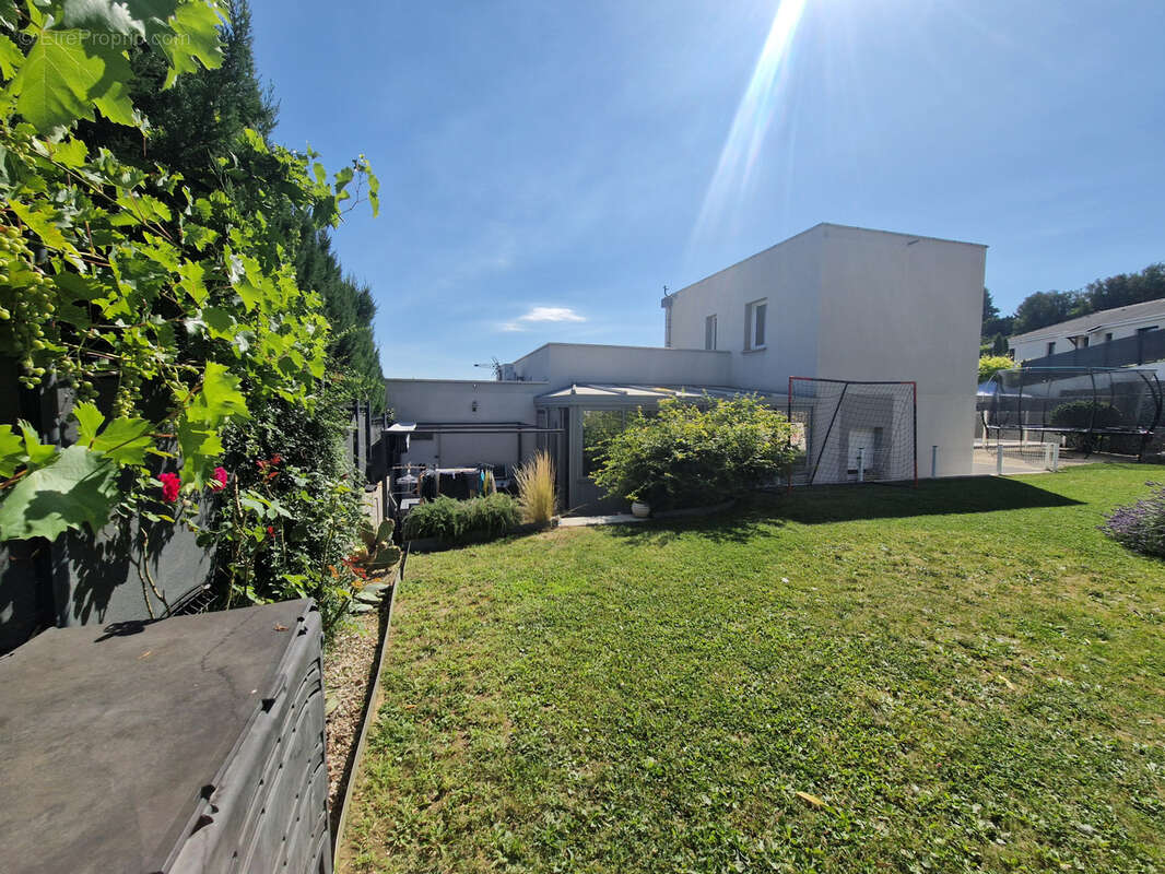 Valence - maison 7 pieces de 147 m2 avec piscine - photo 2