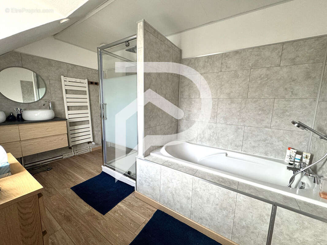 Maison à LA VILLENEUVE-EN-CHEVRIE