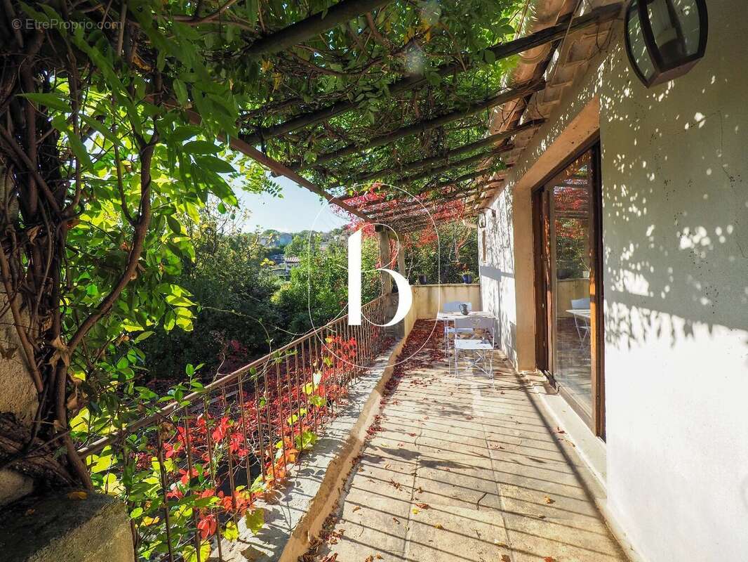 Maison à MOLIERES-SUR-CEZE