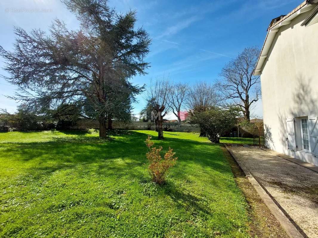 Maison à SAINTE-NEOMAYE