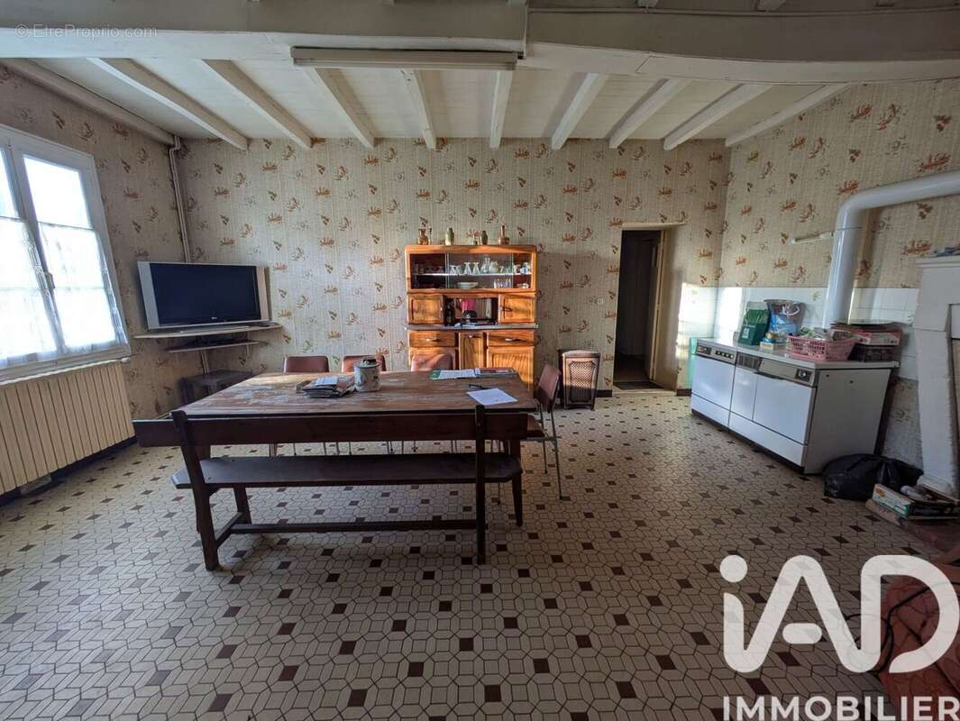Maison 217 m² à Nancras  - photo 4