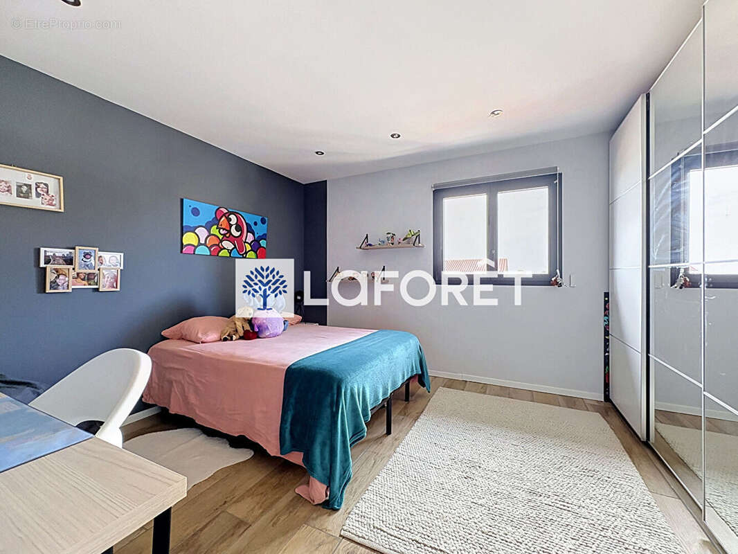 Villa Mas Rillier 5 pièces 145.30 m² avec jardin, piscine et garage - photo 12