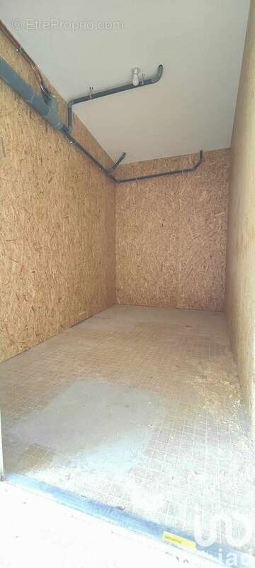 Photo 3 - Parking à SURGERES