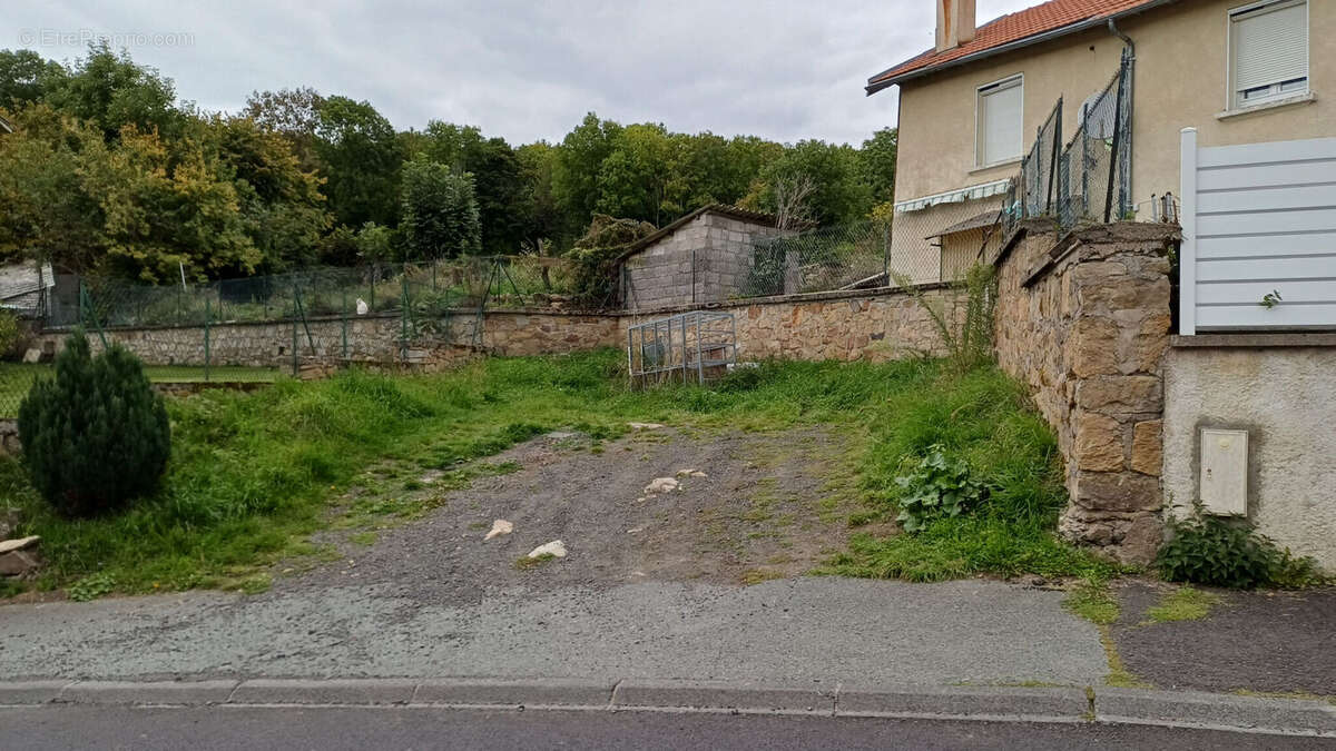 Photo 3 - Commerce à SAINT-GENES-CHAMPANELLE