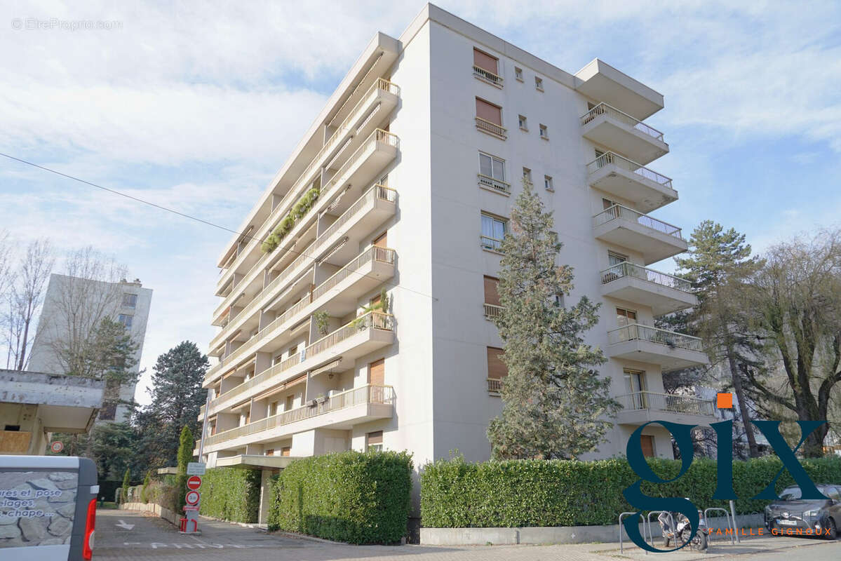 Appartement à MEYLAN