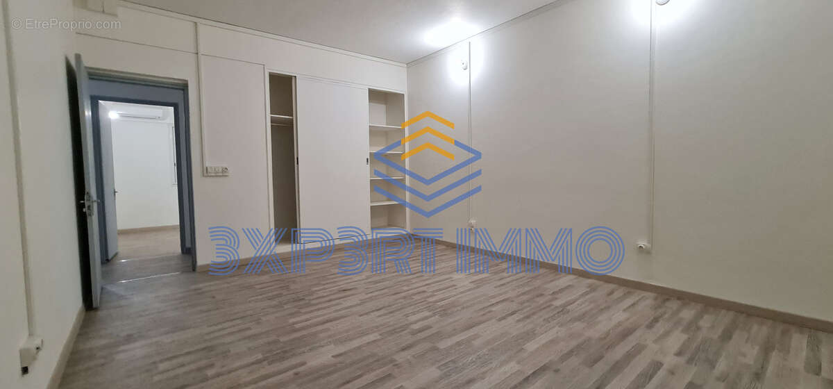 Saint-Pierre - centre-vile : appartement T4 de +150 m2 - photo 7