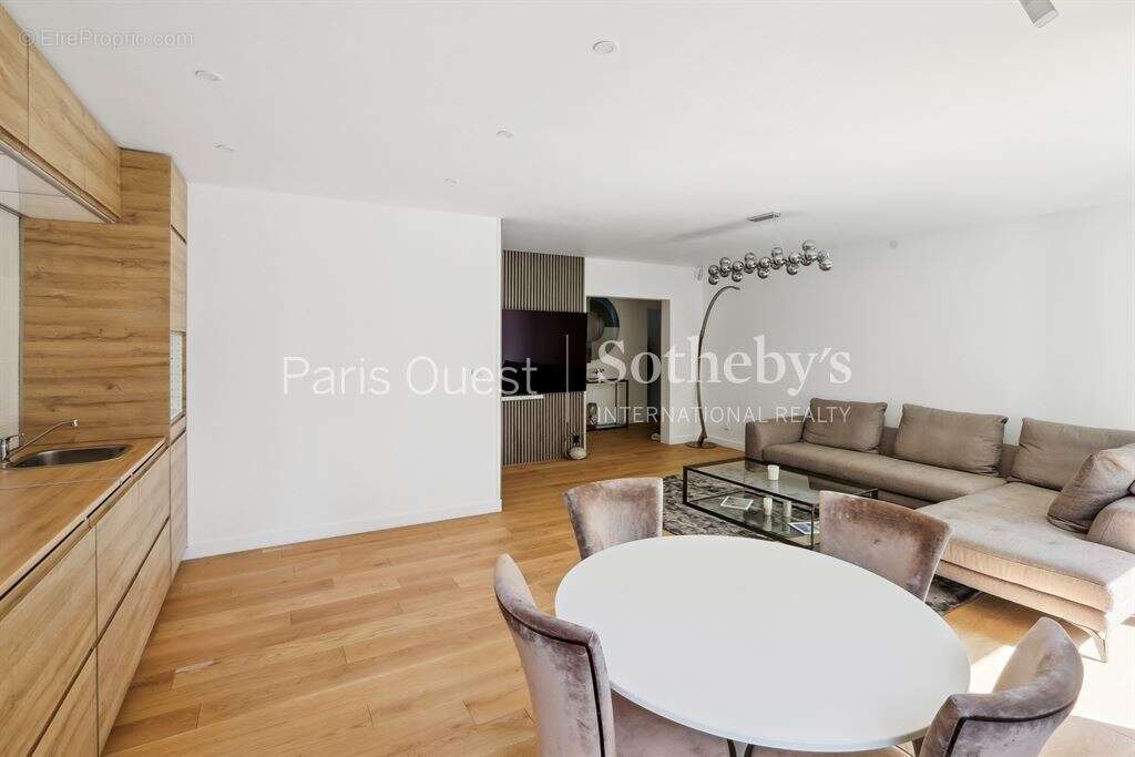 Appartement à NEUILLY-SUR-SEINE