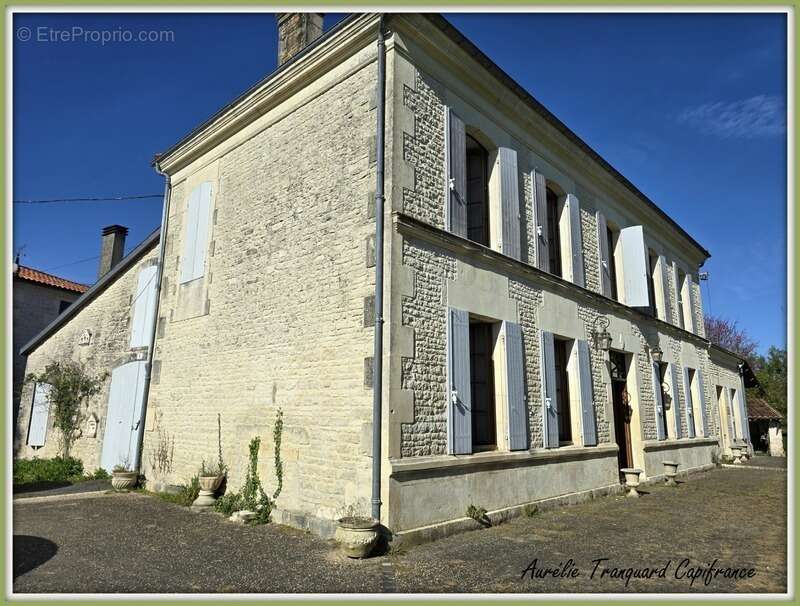 Maison à SAINT-JEAN-D'ANGELY