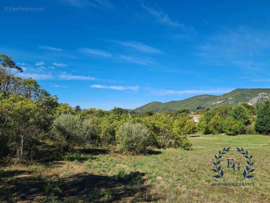 Terrain à SAINT-ZACHARIE
