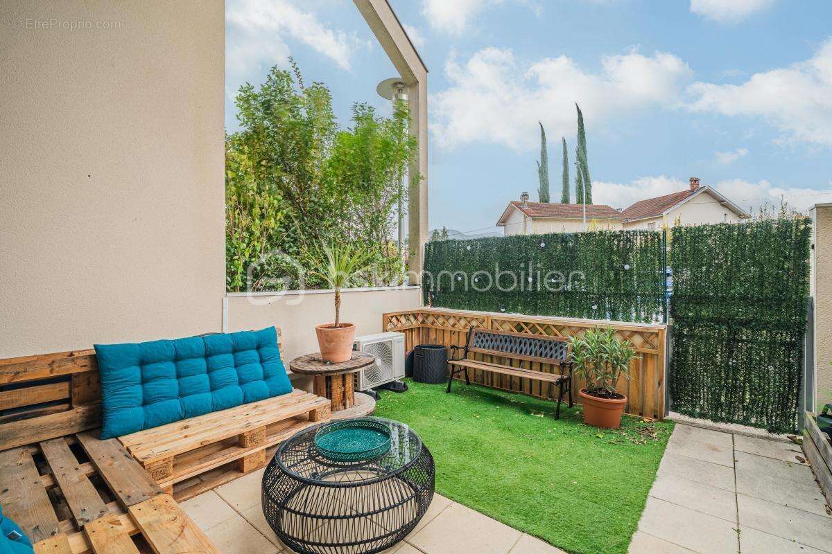 T3 en duplex esprit maison mitoyenne avec deux terrasses — Claix (38) - photo 2