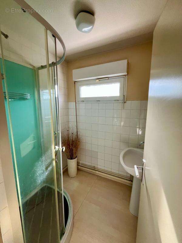 Appartement T4 pièces sur MONTREAL LA CLUSE - photo 7