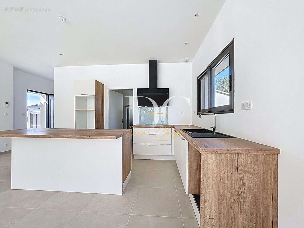 Maison à L'ISLE-SUR-LA-SORGUE