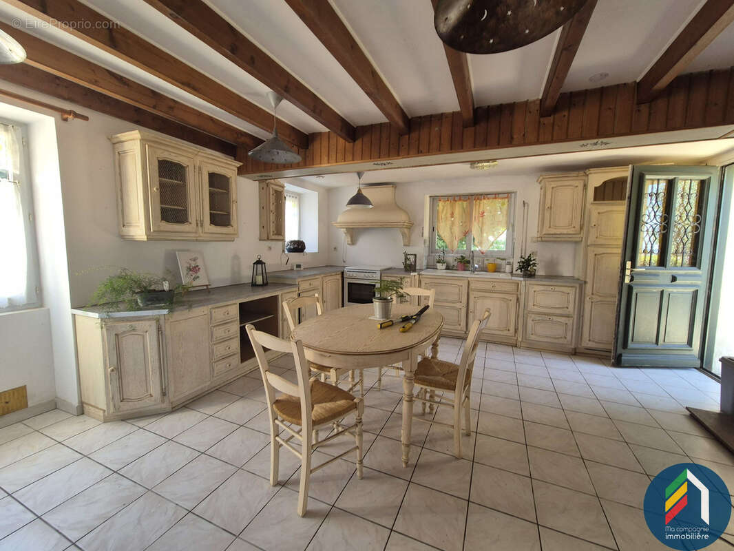 Maison à POUZAUGES