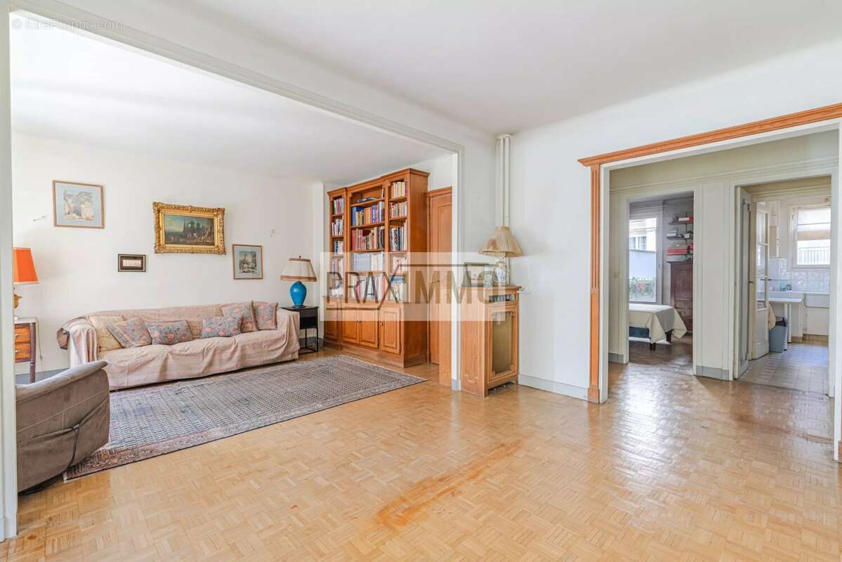 Appartement 73 m² à Paris-16e  - photo 3