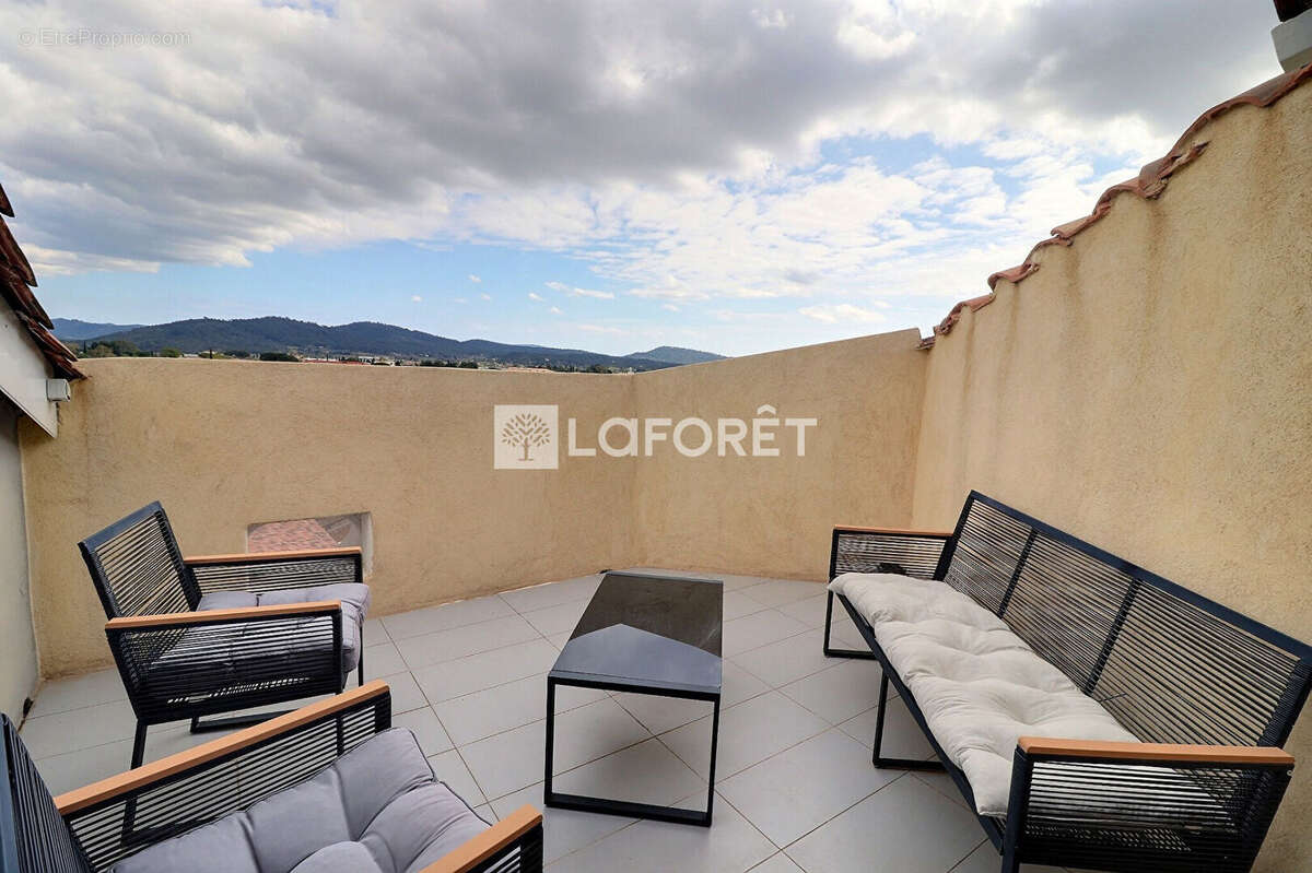 Appartement à CUERS