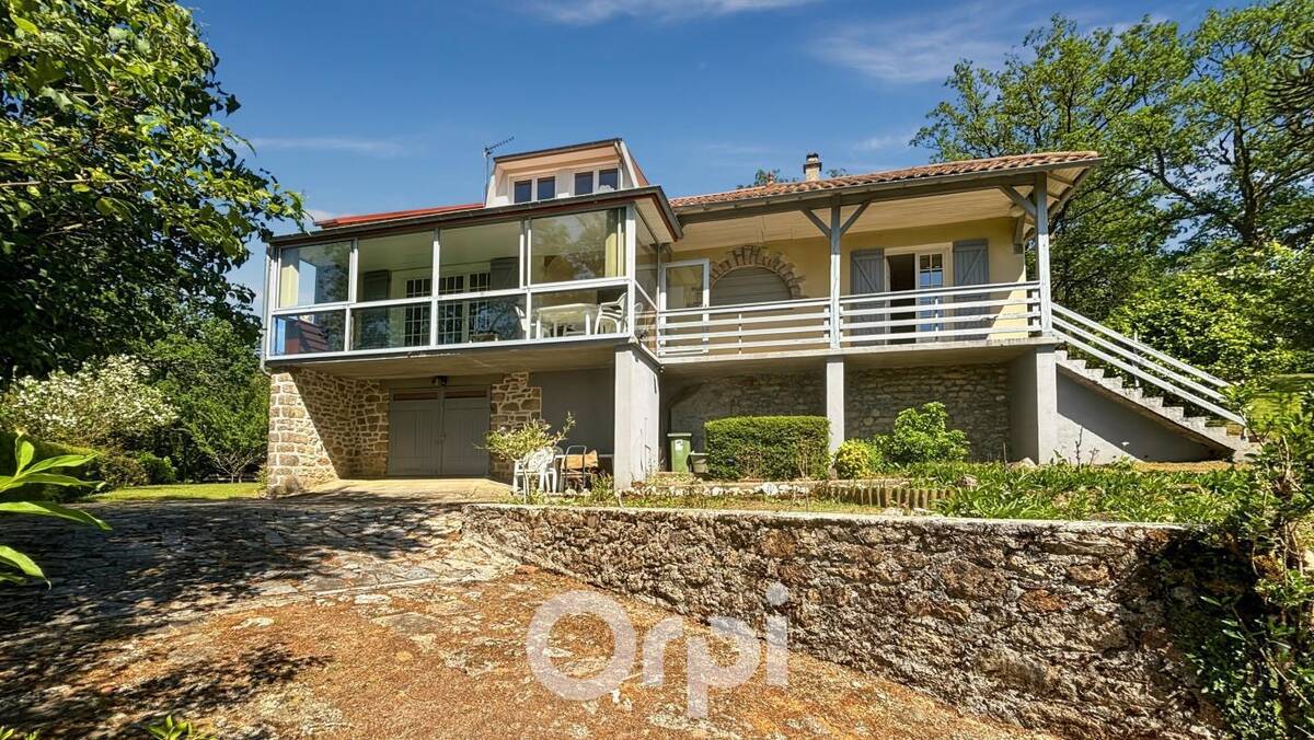 Maison à COMPREIGNAC