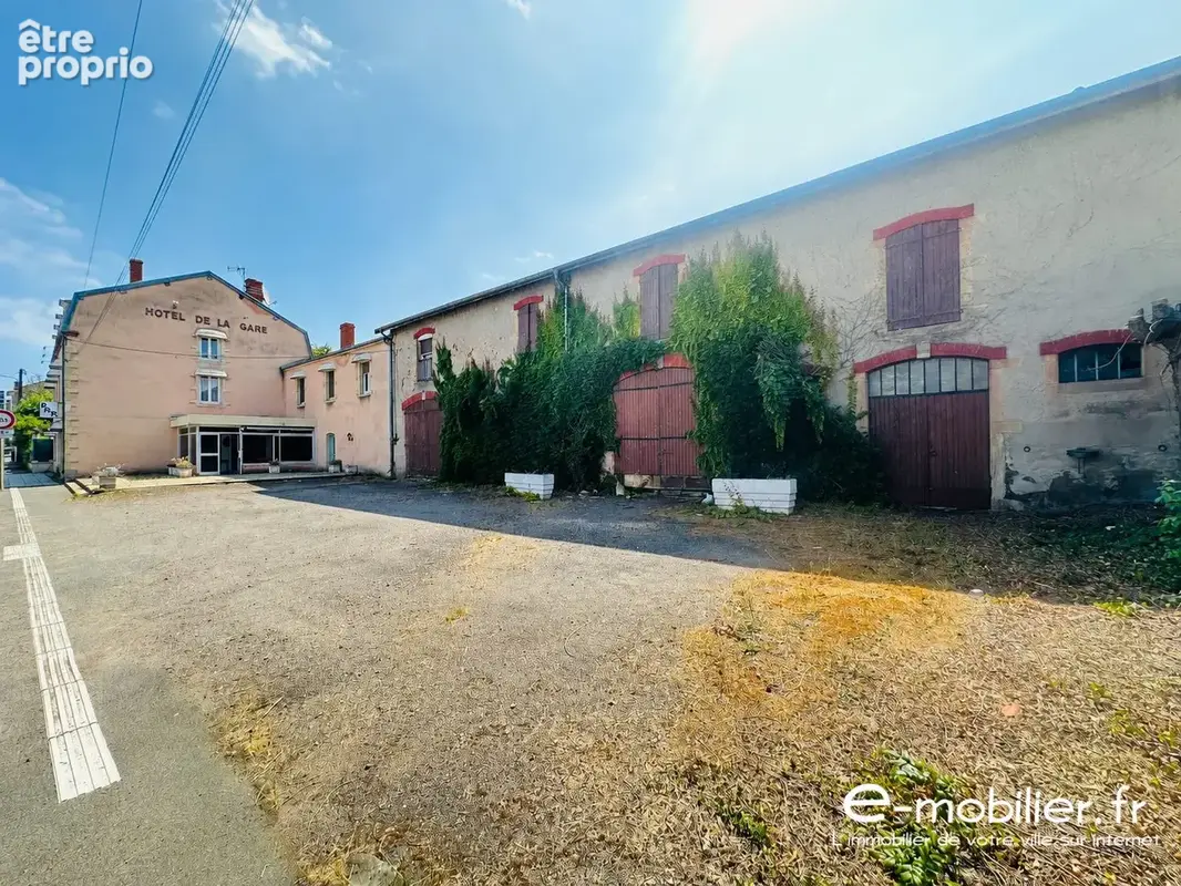 Maison 530 m² à La Clayette  - photo 3