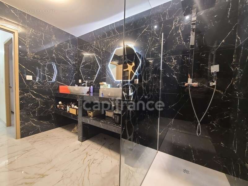 Maison à SAINT-JEAN-D'ANGELY