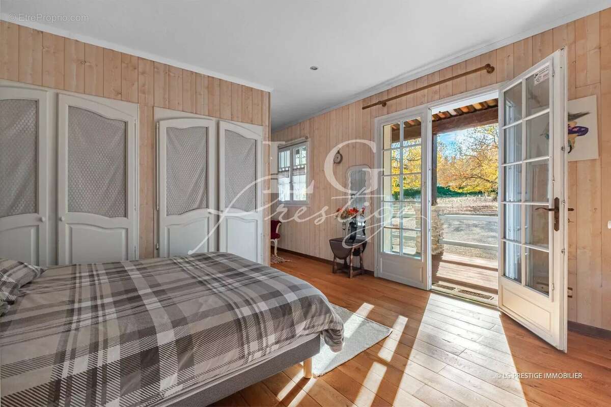 Maison à TOURRETTES