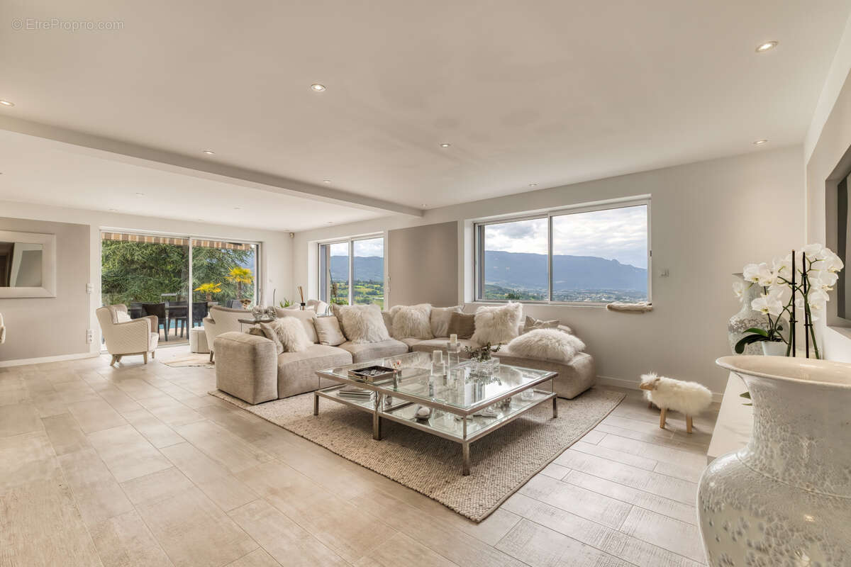 Maison à JACOB-BELLECOMBETTE