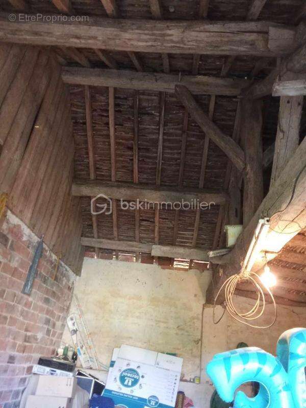 Maison à LES CORVEES-LES-YYS