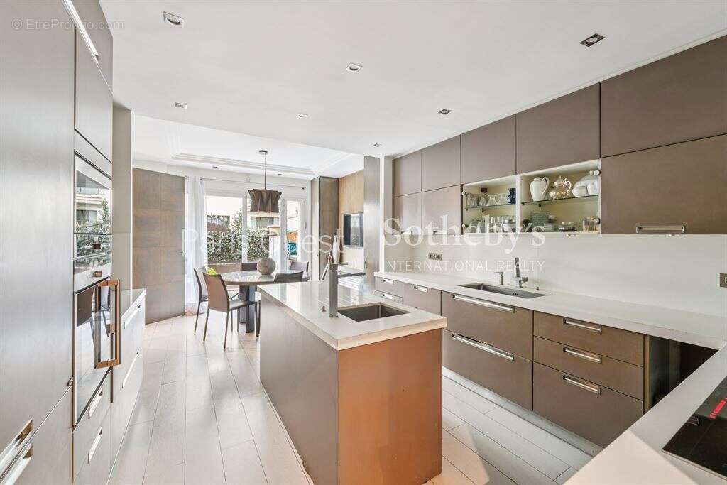 Maison à NEUILLY-SUR-SEINE