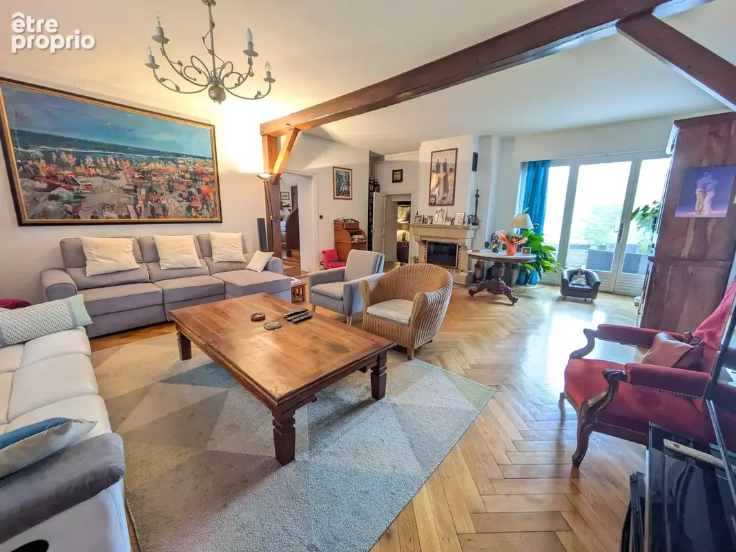 Demeure de caractère de 300m2  au cœur d’Aigueperse 6 chambres, dépendances et prestations rares - photo 6