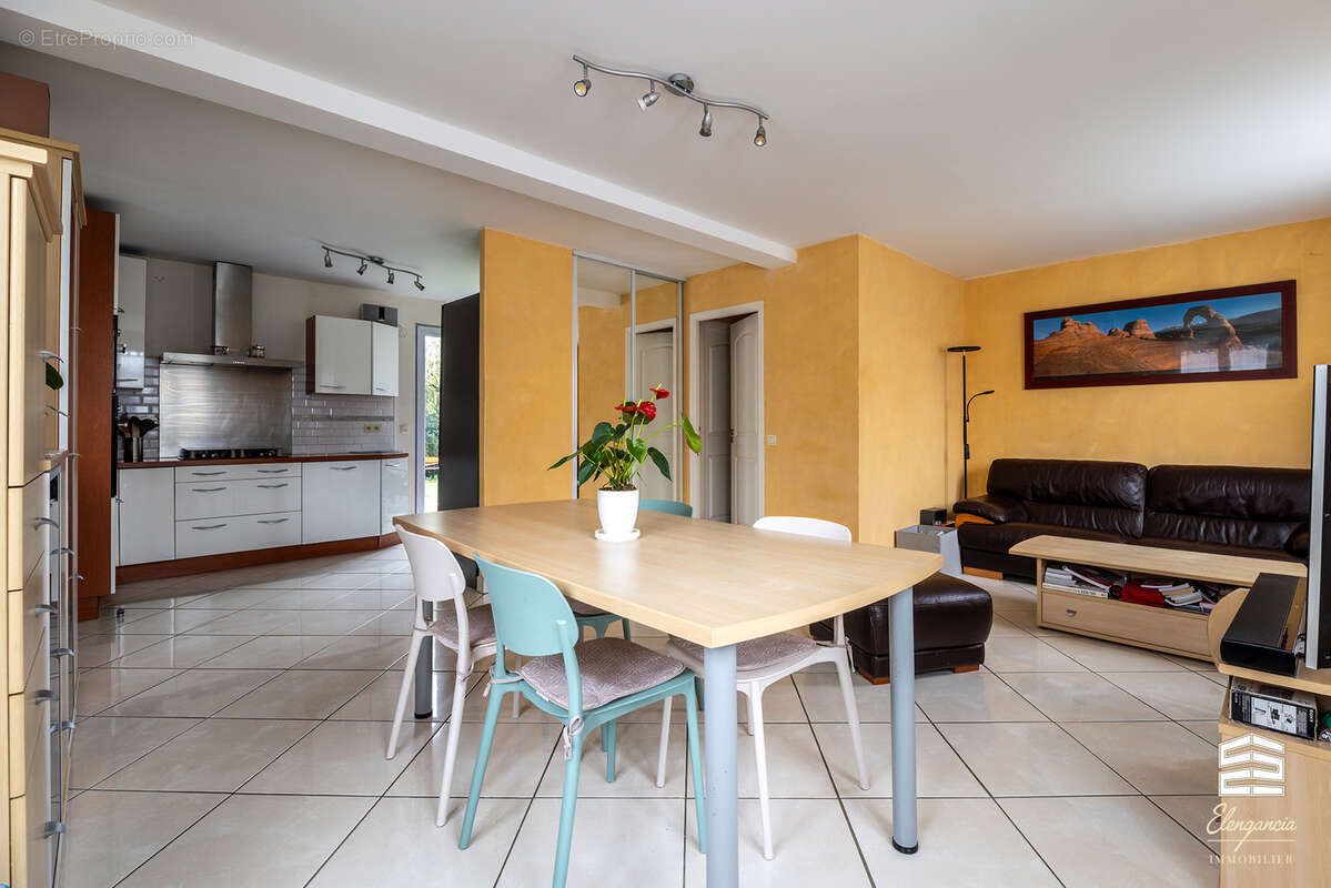 Maison à FONTENAY-LE-FLEURY