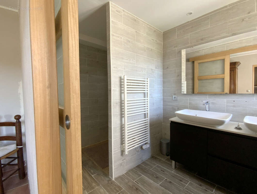 Propriété de 380 m2 avec vue panoramique sur les montagnes. - photo 10