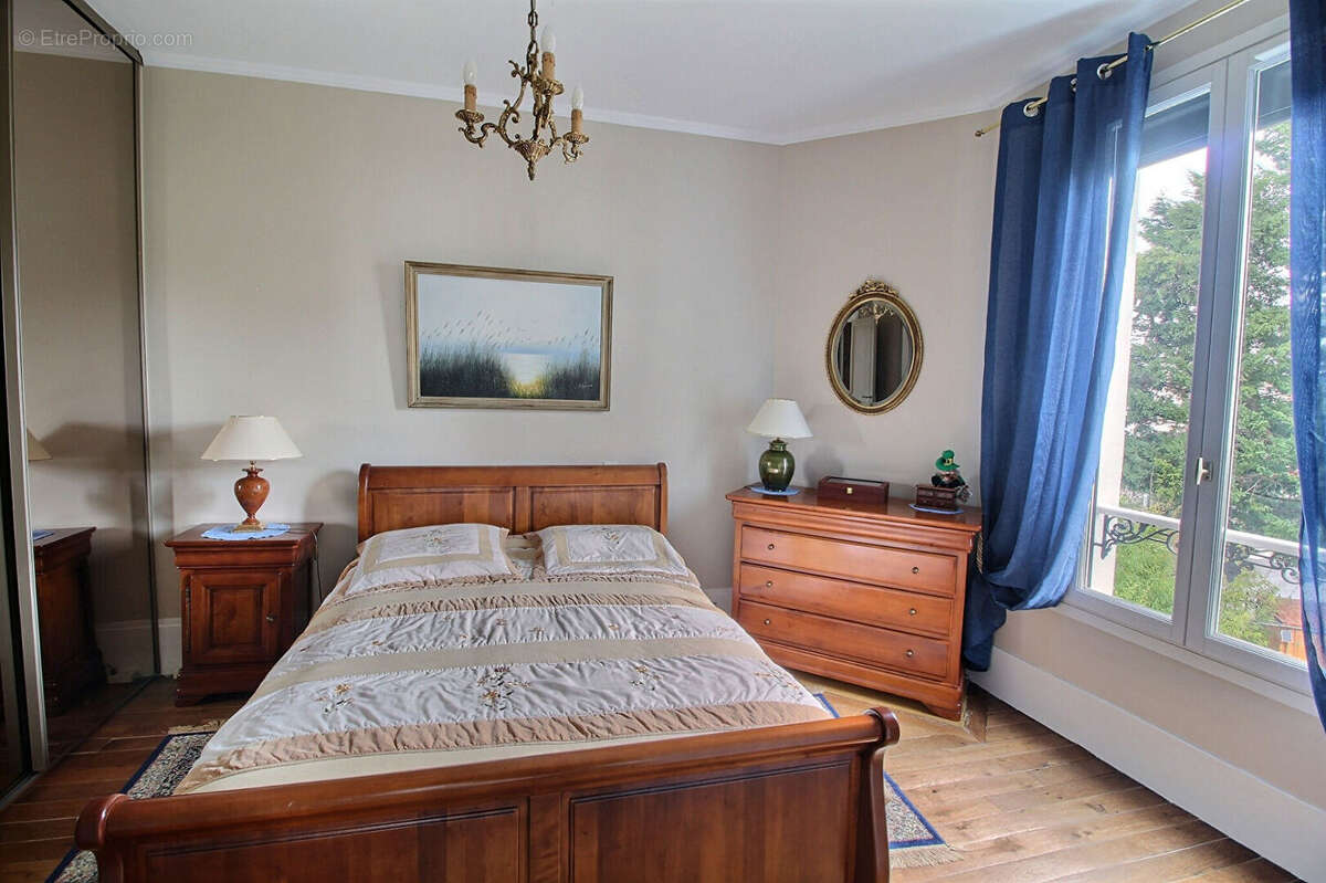 Maison à LA GARENNE-COLOMBES