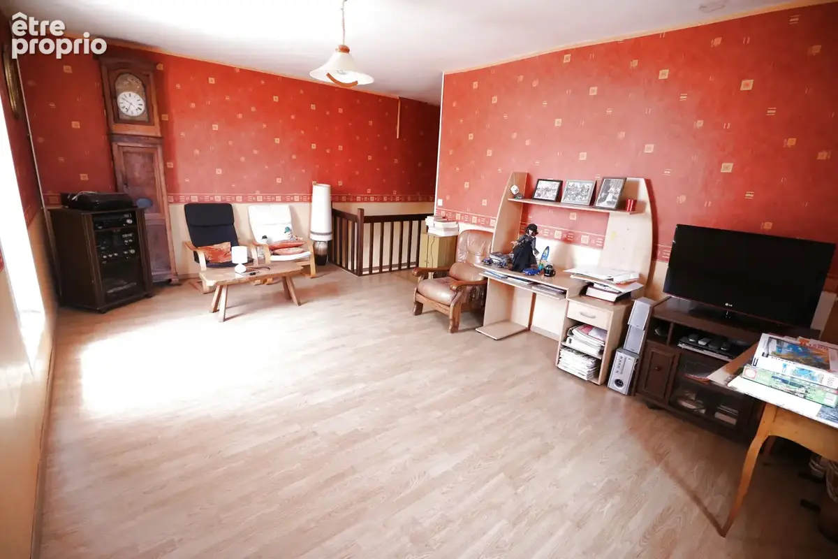 Maison R+1 3 chambres avec dépendances sur terrain 4771m2 - photo 9