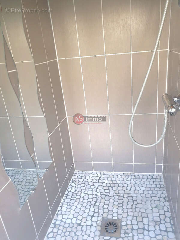 Appartement en duplex vendu meublé - 55.10 m2 hab. - photo 5
