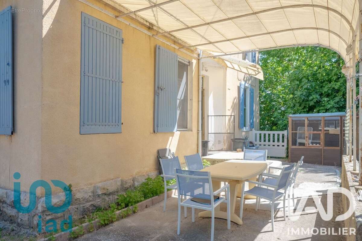Maison 89 m² à Senas  - photo 6