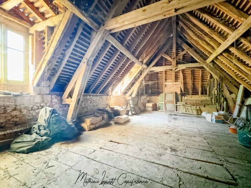 Maison à SAINT-PIERRE-DE-CHIGNAC